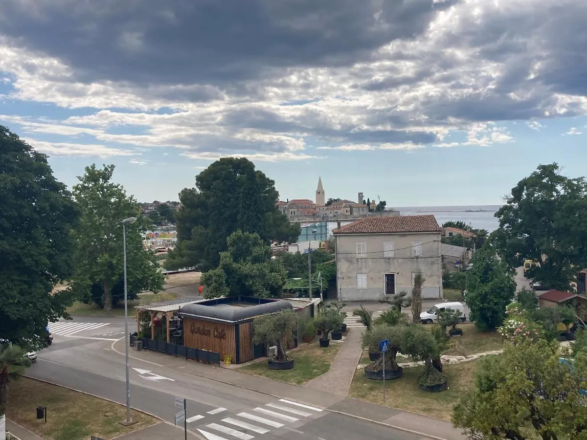 Home Sweet Home Porec 0*,